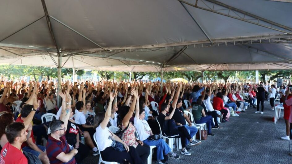 Governo apresenta proposta e greve dos servidores de Florianópolis é suspensa