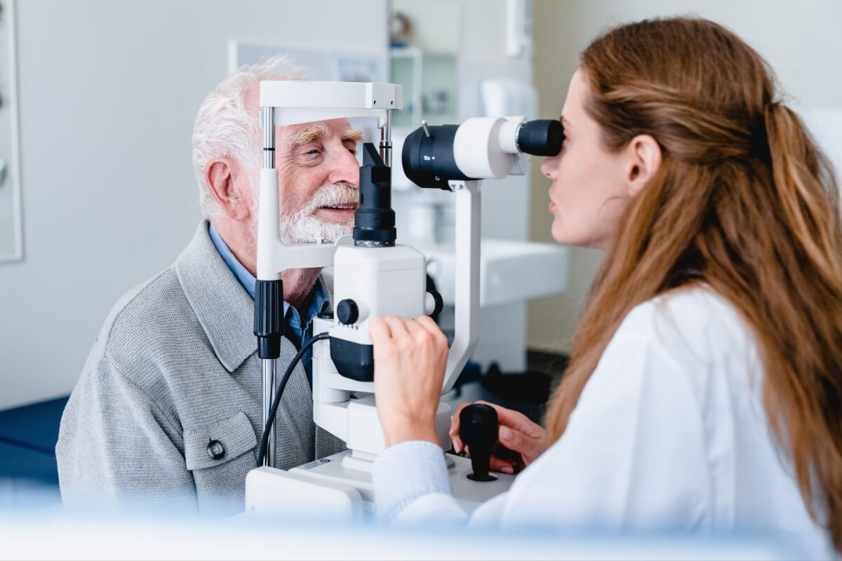 A conjuntivite pode ser extremamente contagiosa, tornando essencial tomar precauções (Imagem: Inside Creative House | Shutterstock)