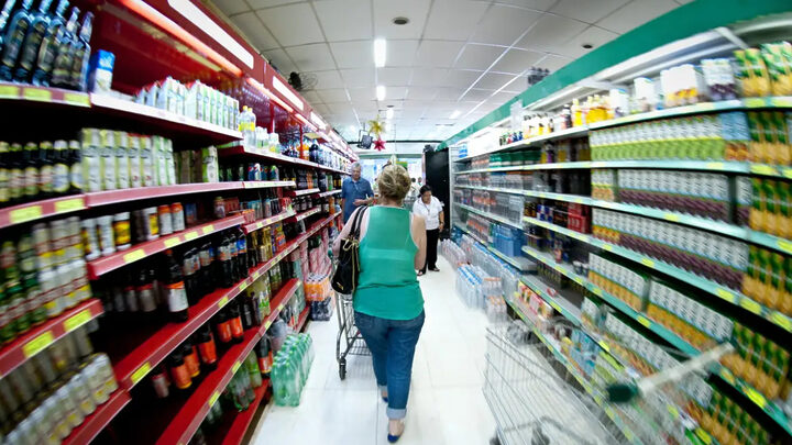 Inflação descontrolada chegou a atingir 2.500% ao ano antes do Plano Real, que completa 30 anos