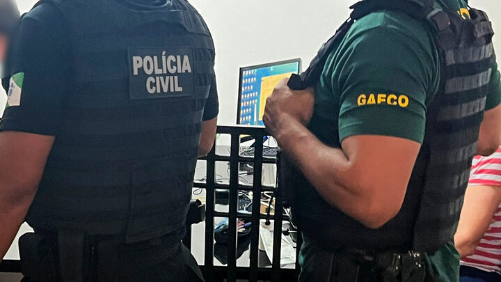 Influenciadora de SC é alvo de ameaça e perseguição e polícia cumpre mandados no RJ