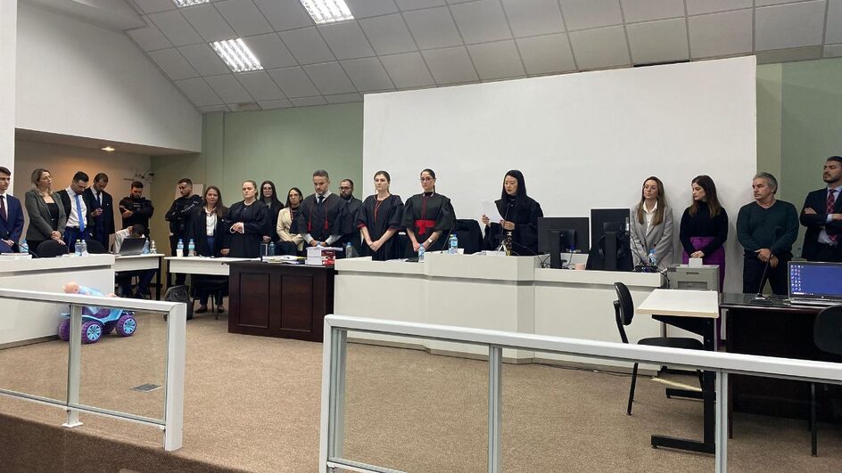 Julgamento de homem acusado de matar vendedor de paçocas terminou pouco depois das 19h desta quarta-feira (Foto: Felipe Sales, NSC TV)