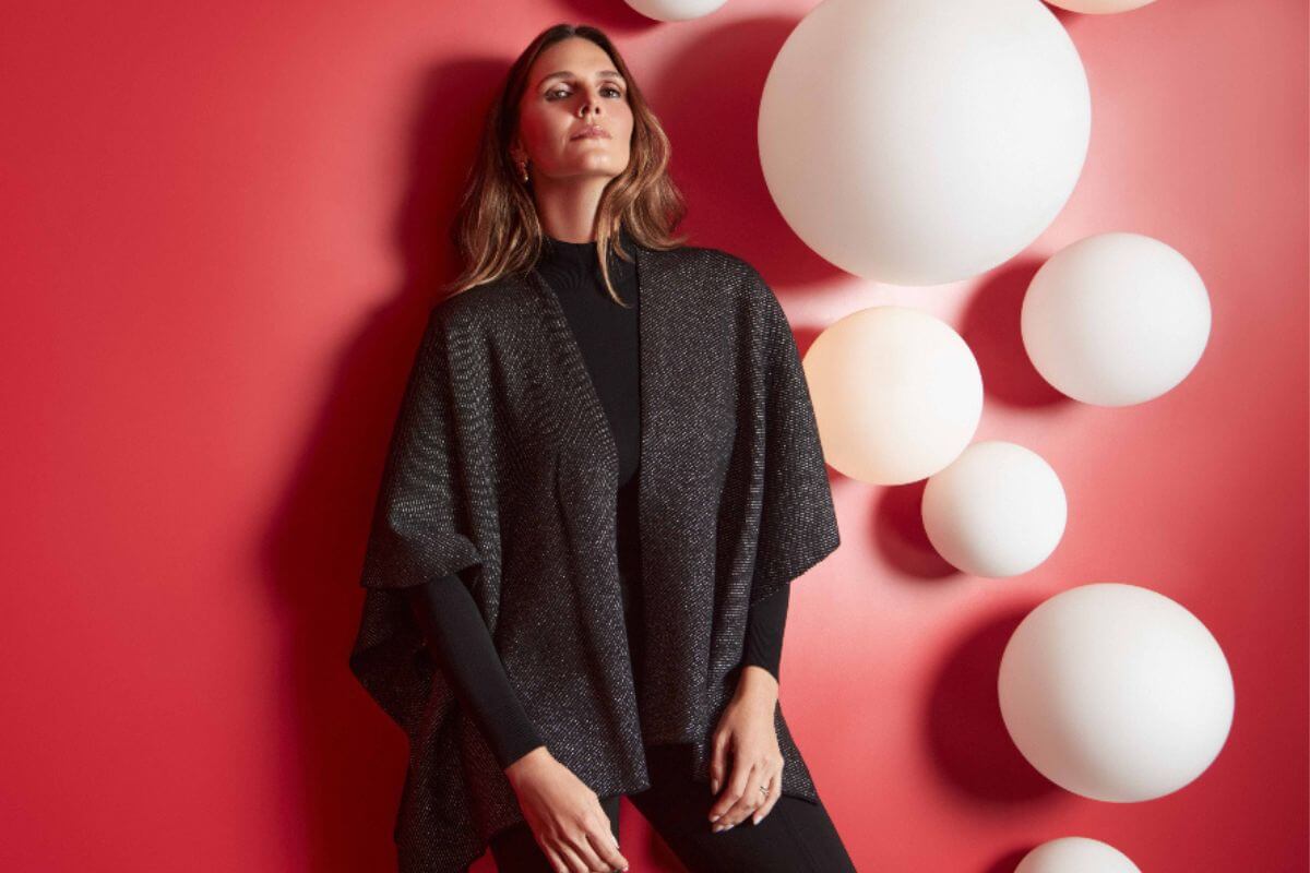 Peças versáteis para a viagem facilitam a organização e a composição de looks (Imagem: Divulgação | Karine Basilio)