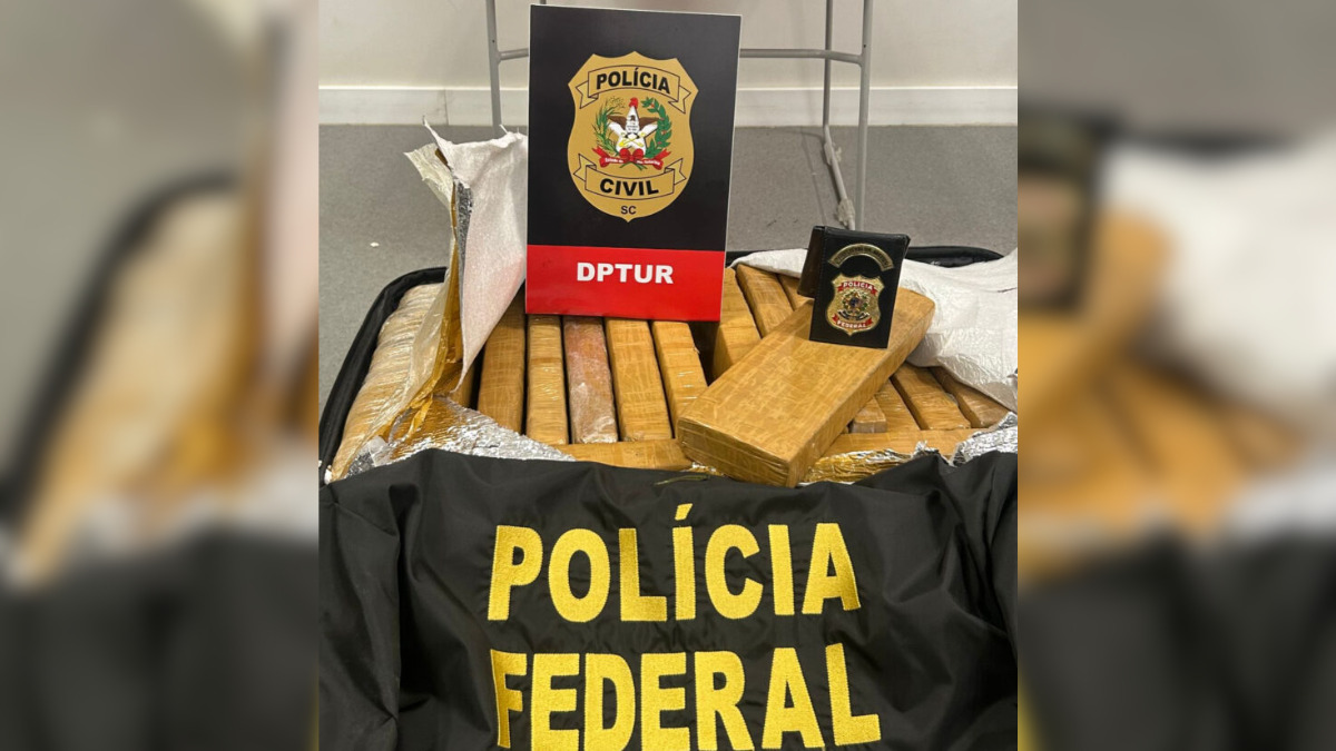 Mala é interceptada e polícia apreende 20 quilos de drogas no Aeroporto de Florianópolis