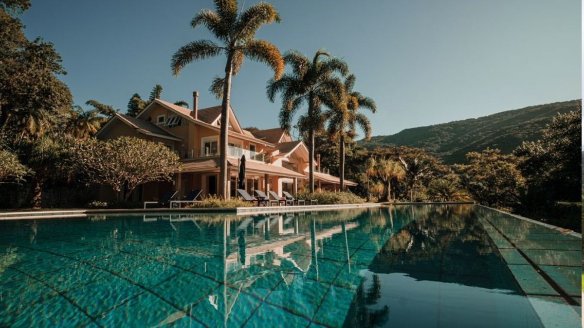 Píer, quadra de tênis e vista deslumbrante: o que R$ 25 milhões compram em Florianópolis