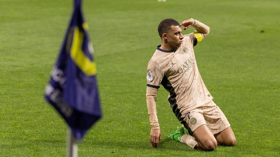 Mbappé comemora gol pelo PSG (Foto: J. Azouze, PSG, Divulgação)