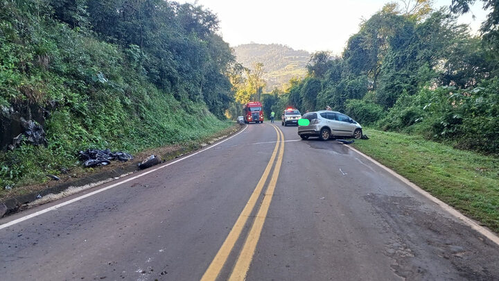 Motociclista morre em colisão com carro no Extremo Oeste de SC