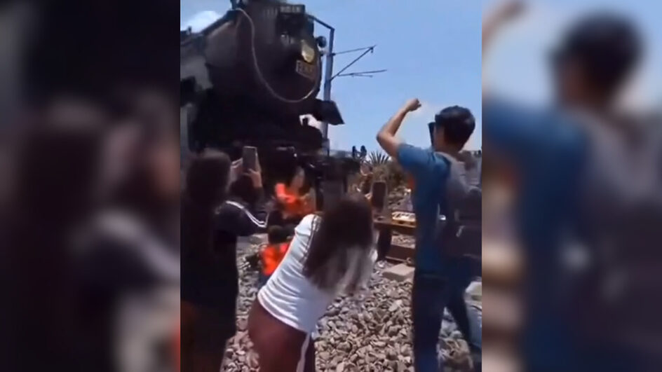 Mulher é atingida por trem e morre enquanto tirava selfie no México