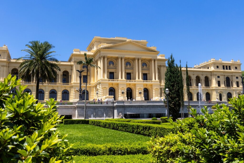 O Museu do Ipiranga tem um acervo com mais de tr&ecirc;s mil itens e uma arquitetura admir&aacute;vel (Imagem: ADVTP | Shutterstock)
