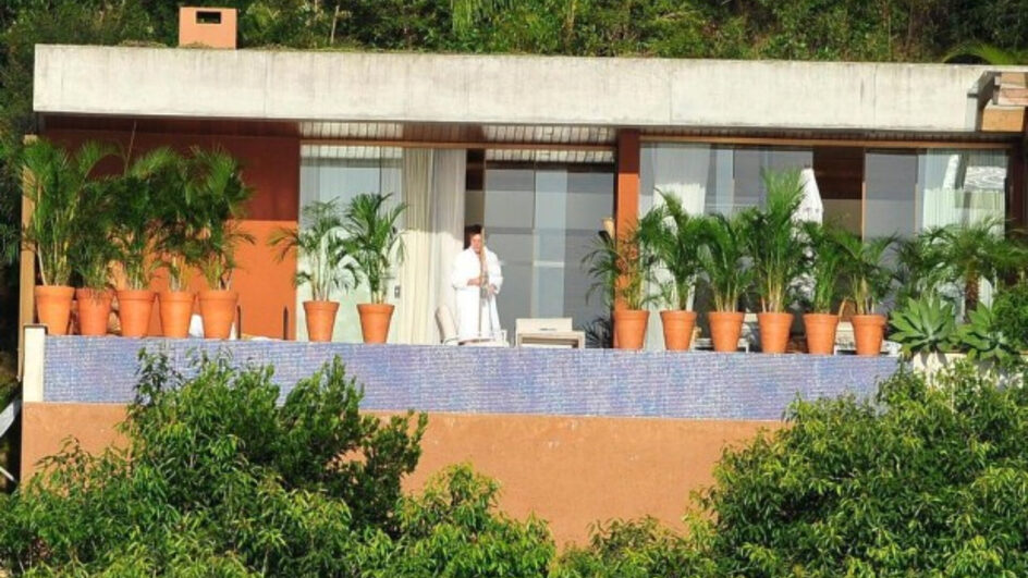 O dia em que Paul McCartney foi flagrado de roupão num resort de SC (8)