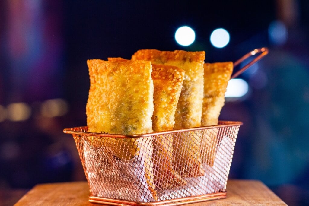 Pastel de carne (Imagem: Isa Gonsales | Shutterstock)