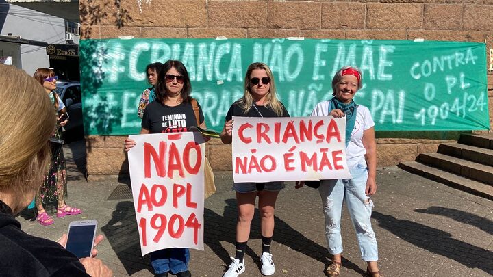 Pesquisa mostra que maioria dos brasileiros é contra prisão de mulheres que fazem aborto