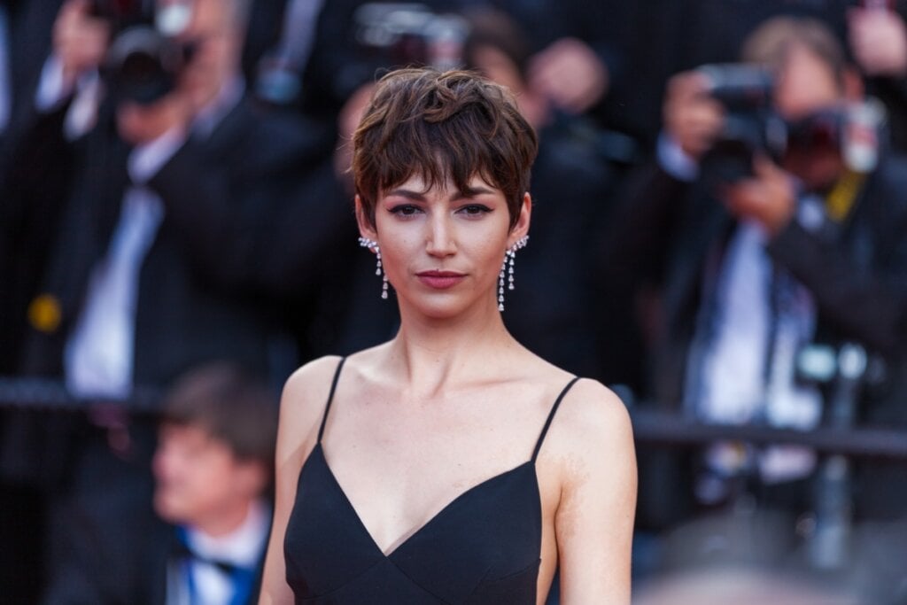 O pixie cut &eacute; perfeito para quem busca praticidade e eleg&acirc;ncia (Imagem: taniavolobueva | Shutterstock)