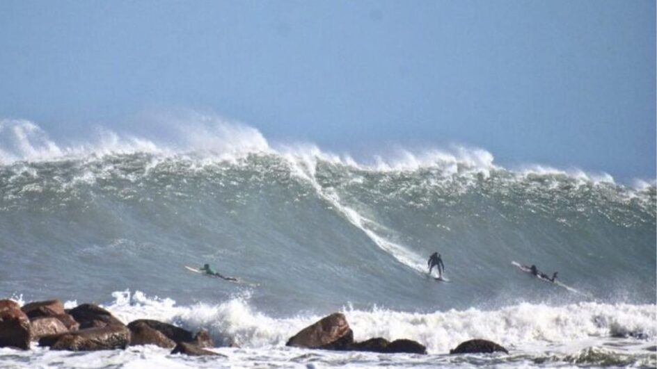 Praia do Cardoso, em Laguna, receberá o Campeonato Brasileiro de Ondas Grandes (Foto: Prefeitura de Laguna, Divulgação)