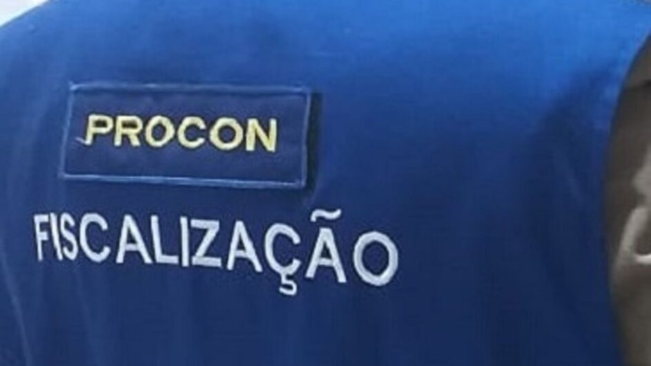 Banco é multado pelo Procon por fazer clientes esperarem mais de 20 minutos