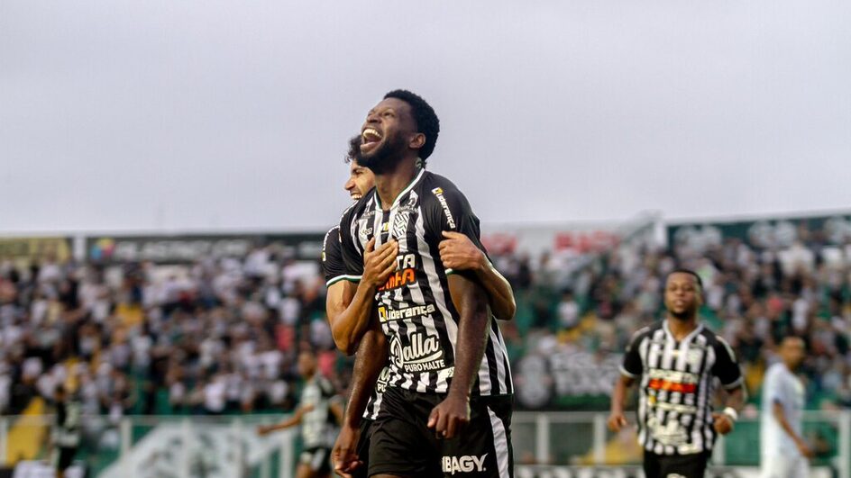 Zagueiro Rafael Ribeiro fez o primeiro gol do Figueirense na partida contra o Confiança (Foto: Patrick Floriani, FFC)