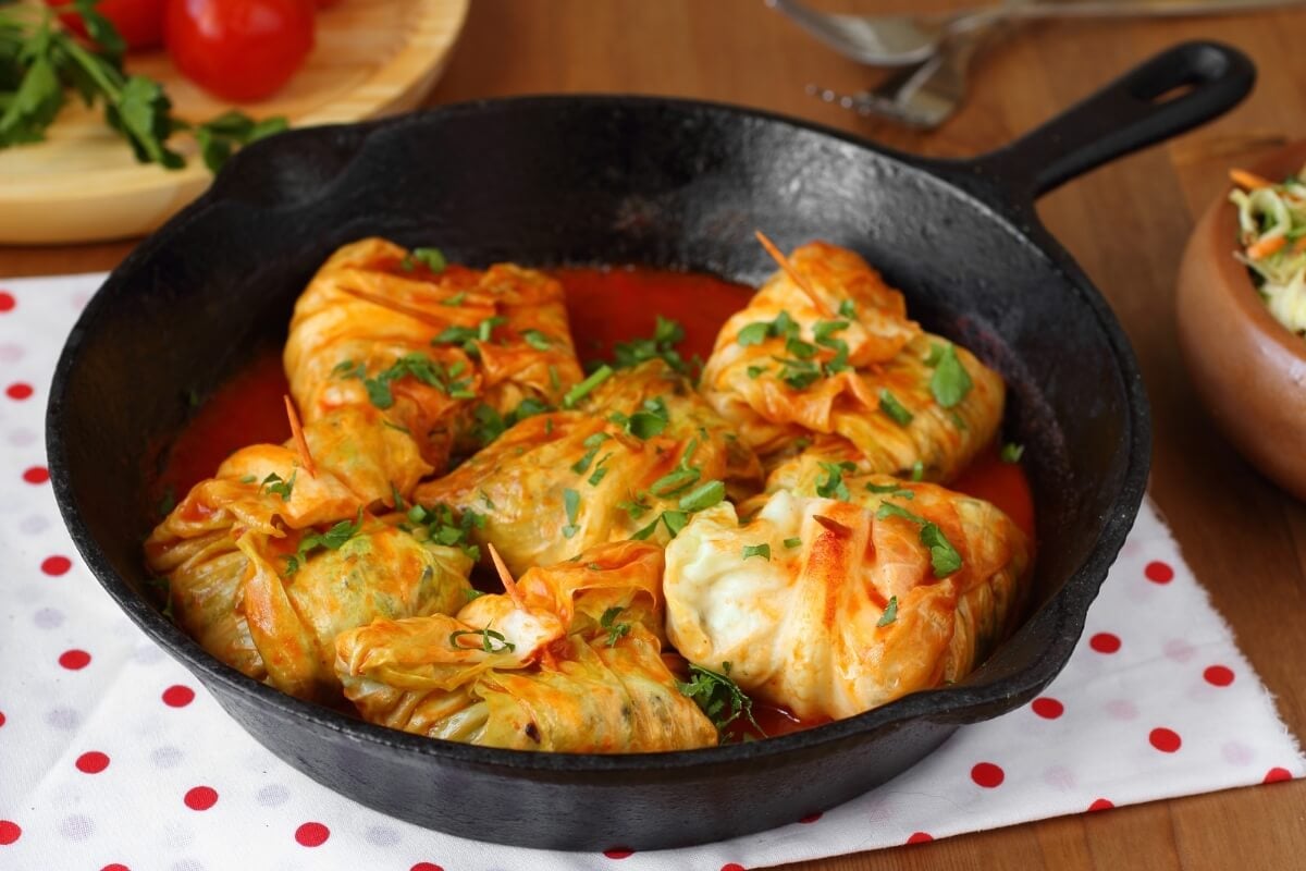 Rolinhos de repolho (Imagem: Elena Veselova | Shutterstock)
