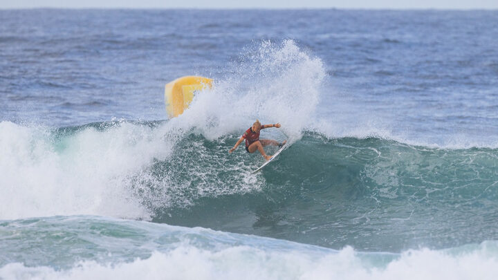 Tatiana Weston-Webb é a única brasileira que disputa vaga nas top-5 (Crédito da Foto @WSL Daniel Smorigo)