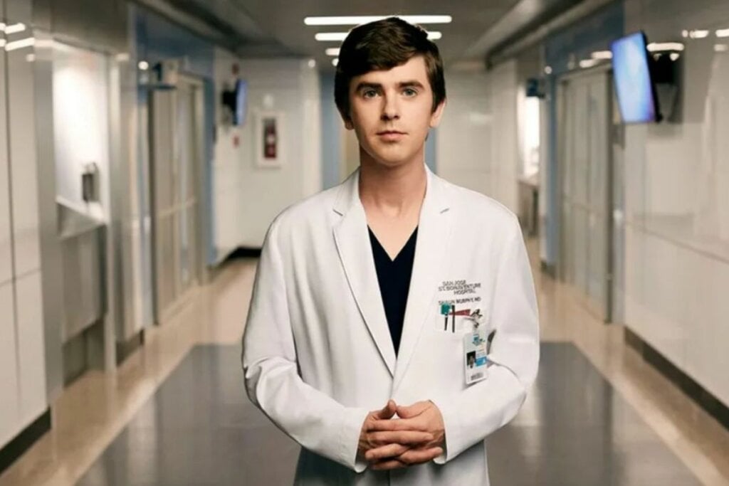 “The Good Doctor: O Bom Doutor” narra a história de um um jovem cirurgião com autismo e síndrome de Savant (Imagem: Reprodução digital | Sony Pictures Television, ABC Studios, Shore Z Productions, 3AD e Entermedia)