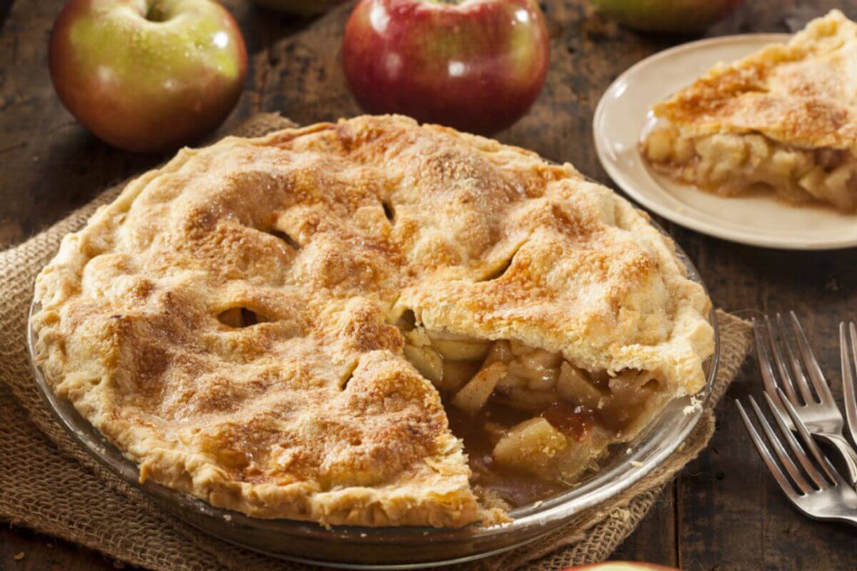 Torta de maçã (Imagem: Brent Hofacker | Shutterstock)
