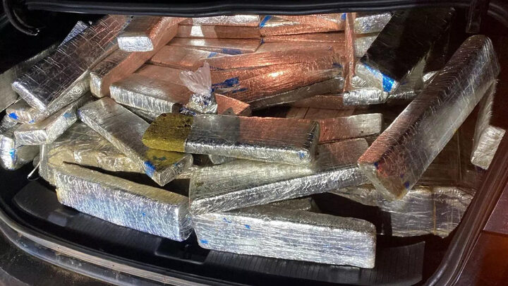 VÍDEO 363kg de maconha são apreendidos pela PRF em carro furtado na BR-480v