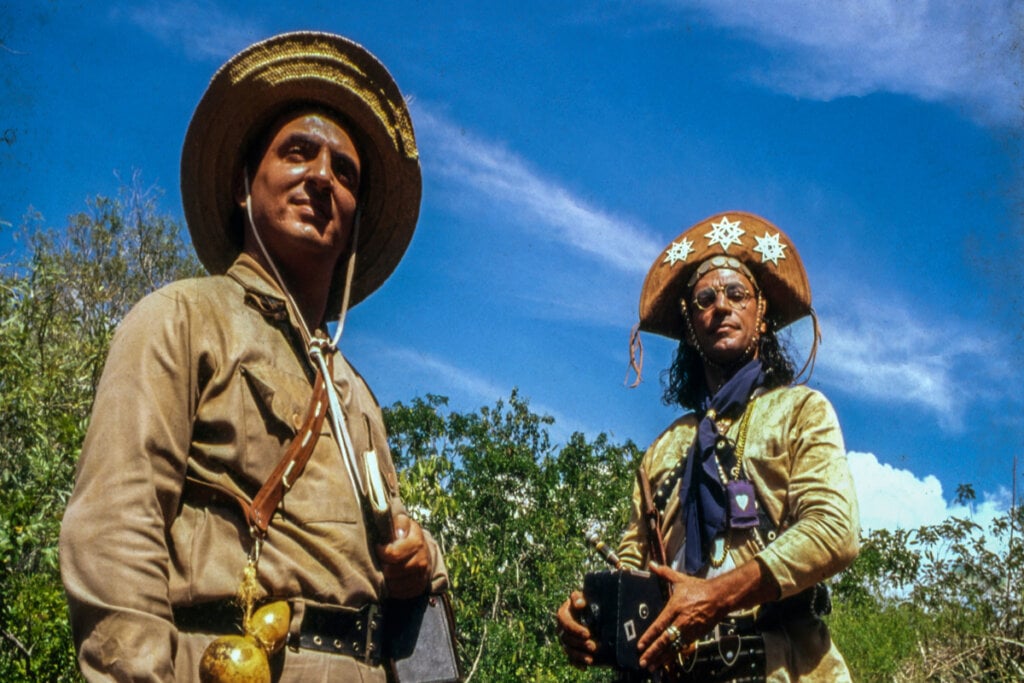 “Baile Perfumado” retrata um Nordeste vibrante e narra a história do mascate libanês que tentou filmar Lampião (Imagem: Reprodução Digital | RioFilme)