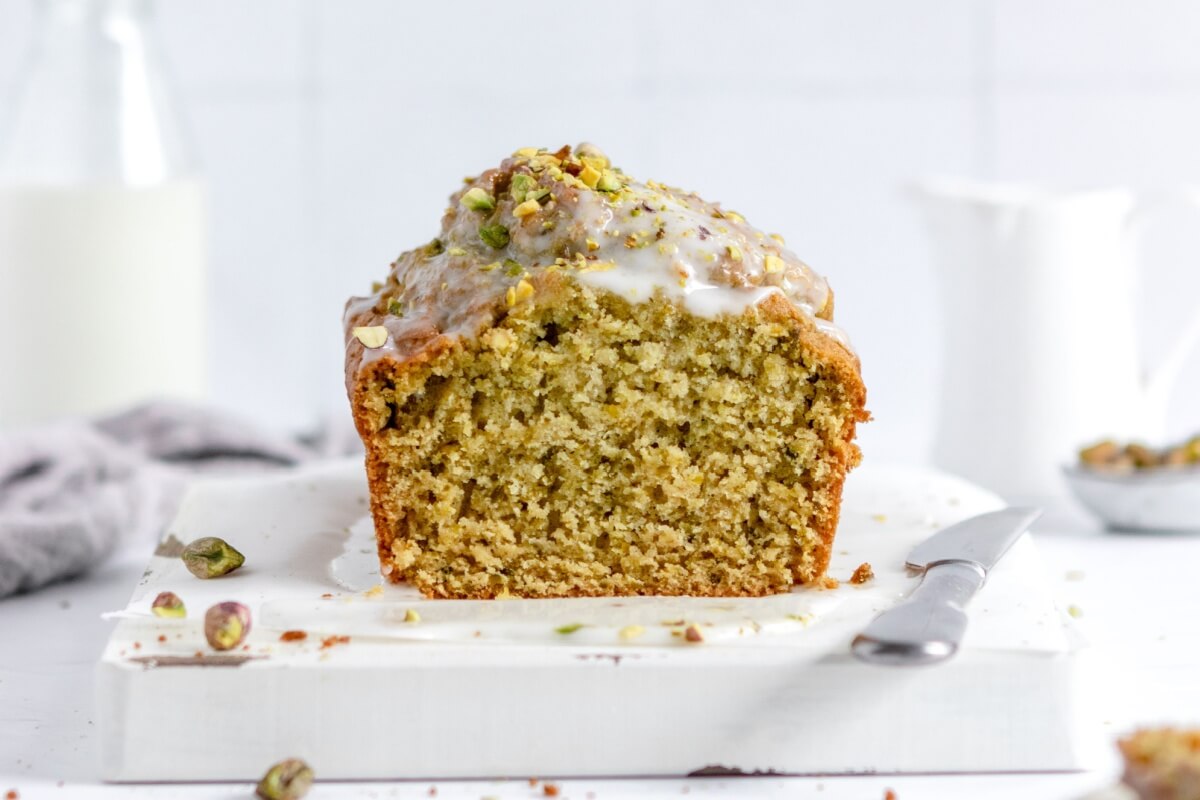 Bolo de pistache (Imagem: Barbora Husakova | Shutterstock)