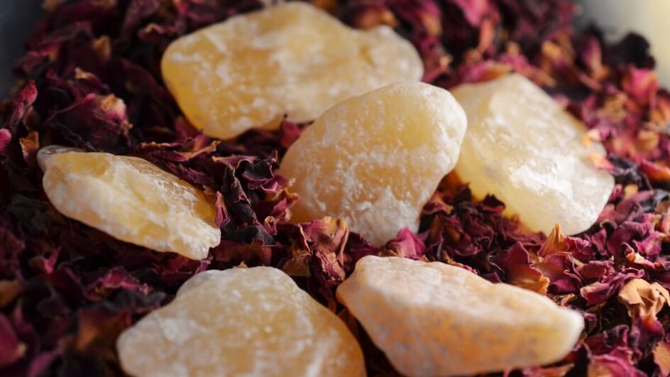 Cristal calcita laranja pode ajudar a aumentar a libido (Imagem: Holly Mazour | Shutterstock)