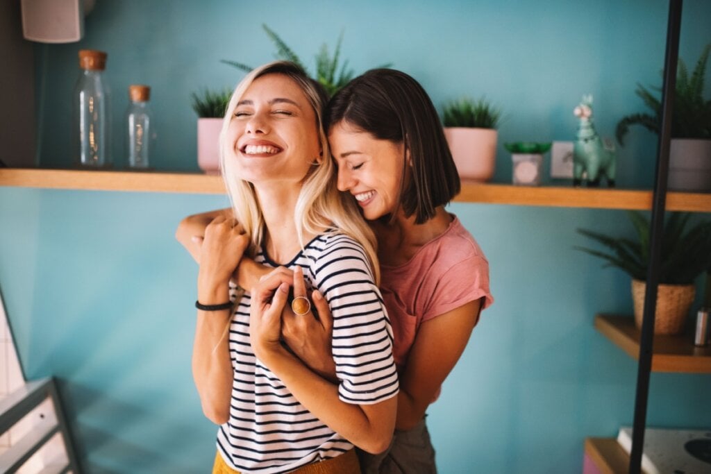 Amar e ser amado nos fortalece (Imagem: DAB Creativity | Shutterstock)
