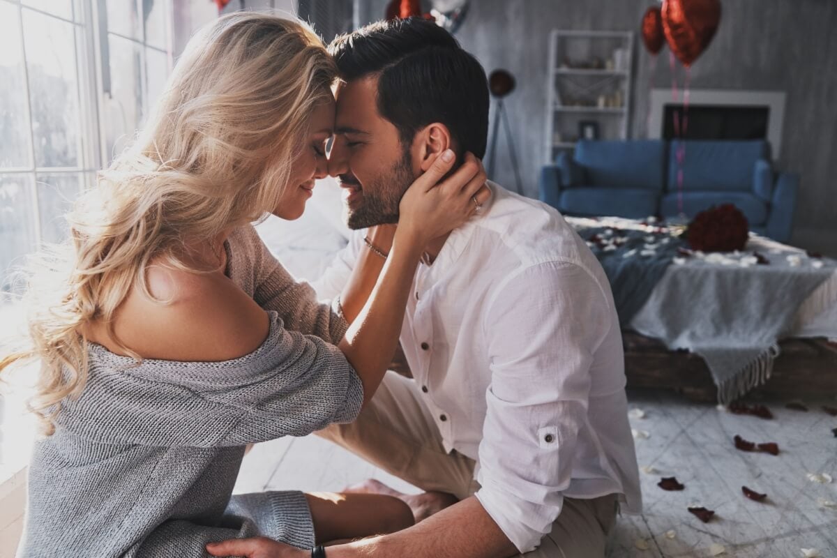 O Dia dos Namorados é uma oportunidade perfeita para reacender a paixão (Imagem: G-Stock Studio | Shutterstock)
