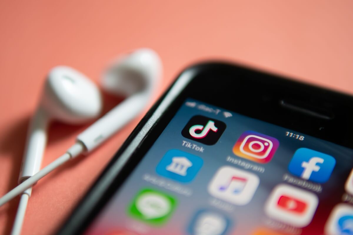 Os conteúdos das redes sociais podem ser usados como provas em processos judiciais (Imagem: Wachiwit |  Shutterstock)