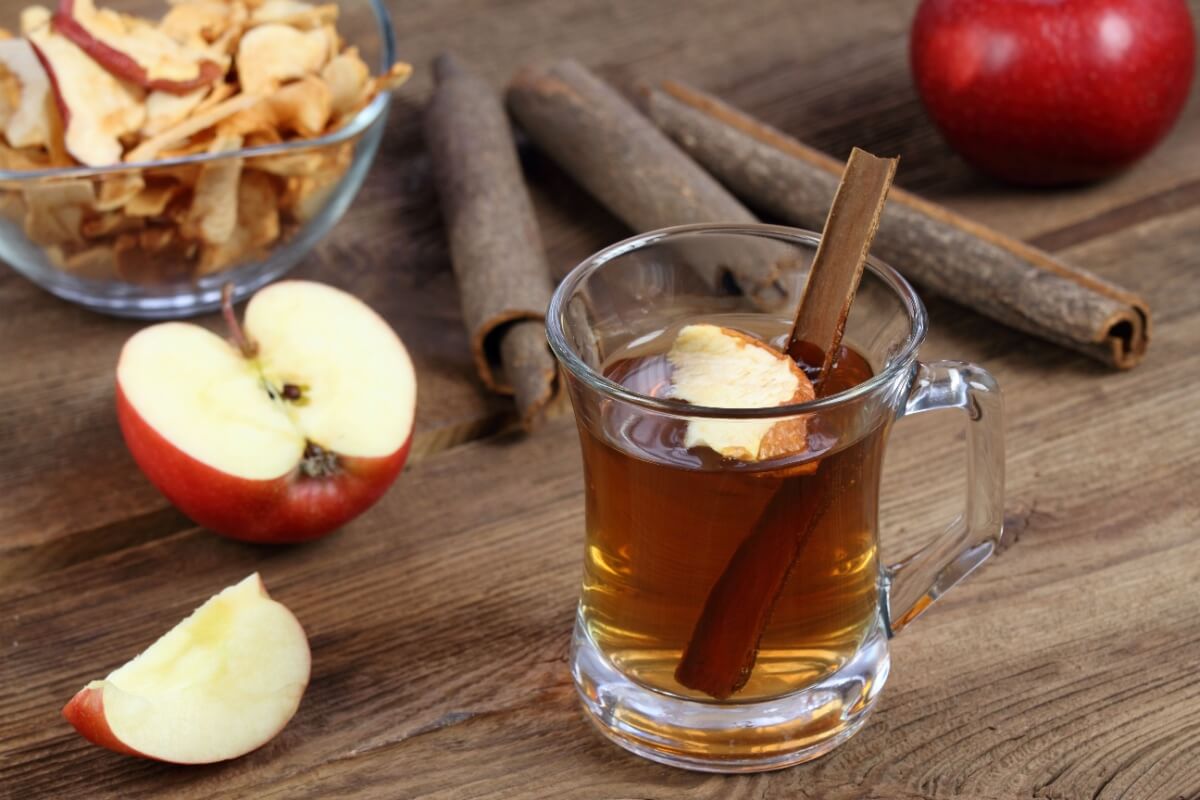 Chá de maçã com canela (Imagem: iva | Shutterstock)