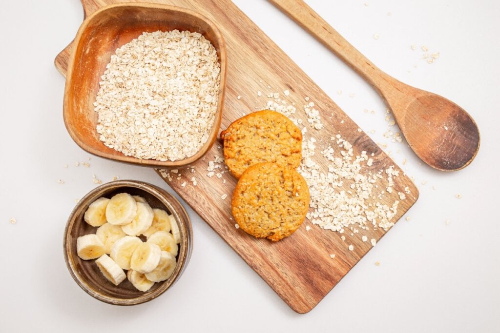 Cookies de banana e aveia (Imagem: Max Guerrero | Shutterstock)