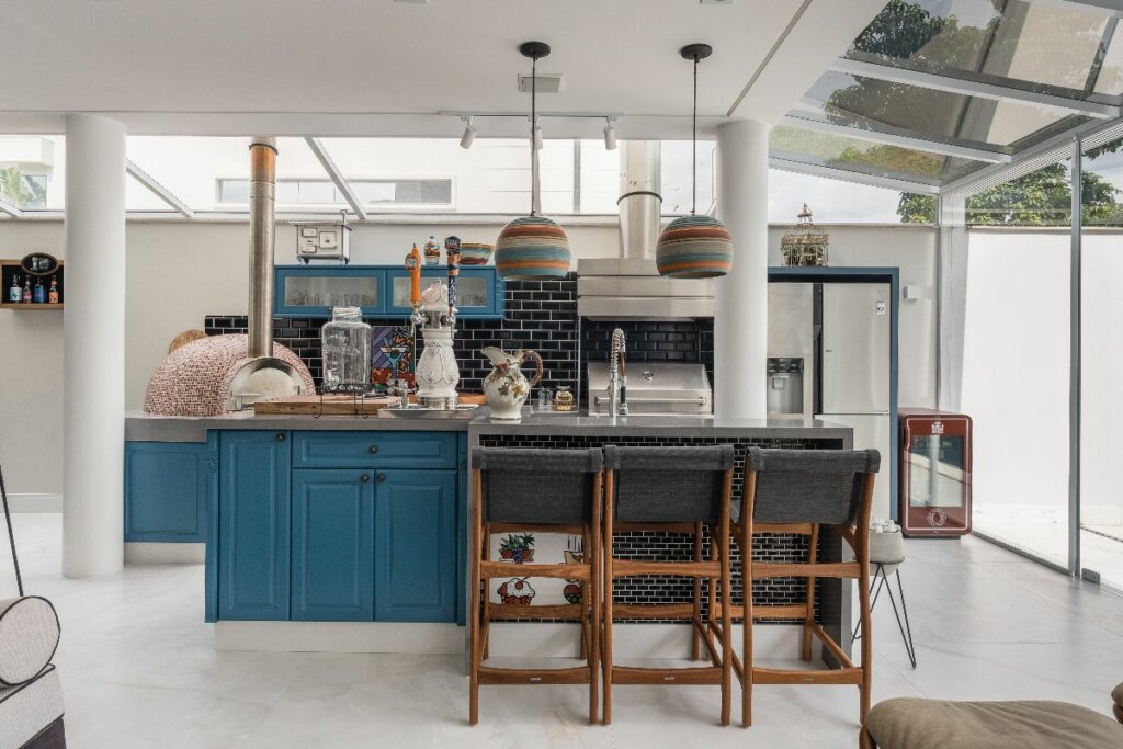 Combina&ccedil;&atilde;o entre texturas e materiais &eacute; ideal para quem deseja um d&eacute;cor com personalidade (Imagem: Henrique Ribeiro | Projeto: PB Arquitetura)