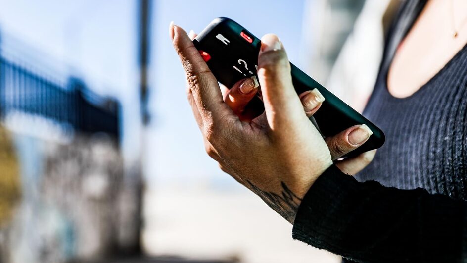 Golpe ocorre por aplicativo de mensagem no celular