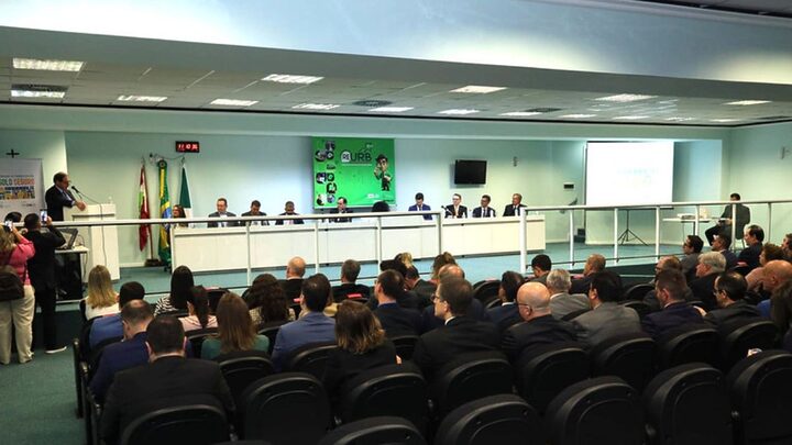 Evento para entrega dos títulos às famílias ocorreu nesta sexta, em Palhoça (Foto: Daniella Dalla, TJSC, Divulgação)