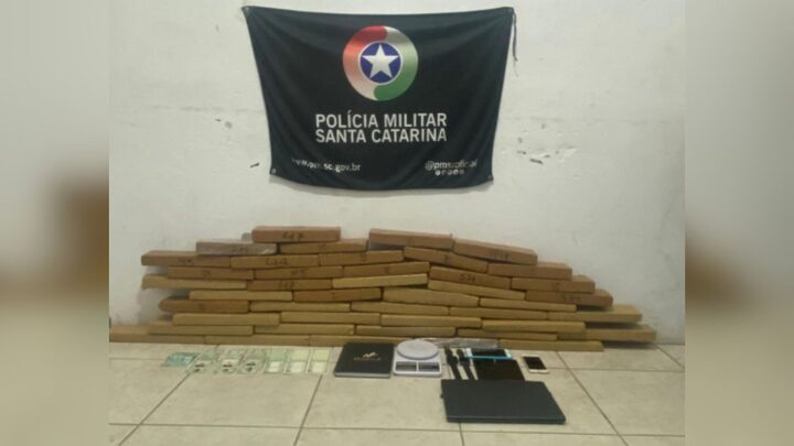 homem preso por tráfico de drogas em Palhoça