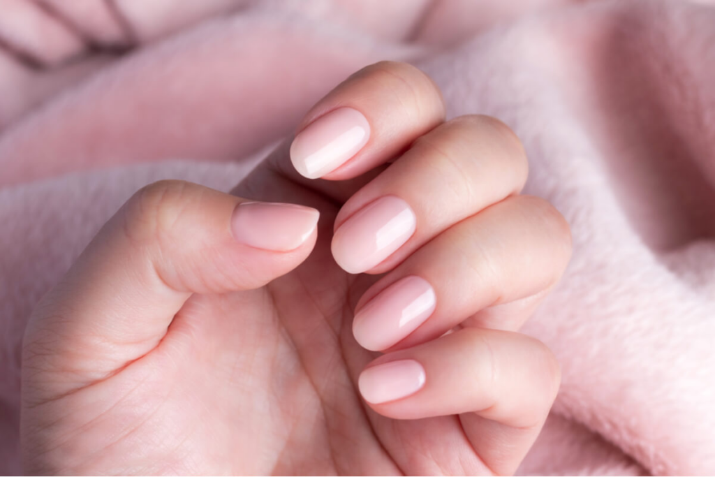 Não há necessidade de deixar as unhas respirarem (Imagem: Bykfa | Shutterstock)