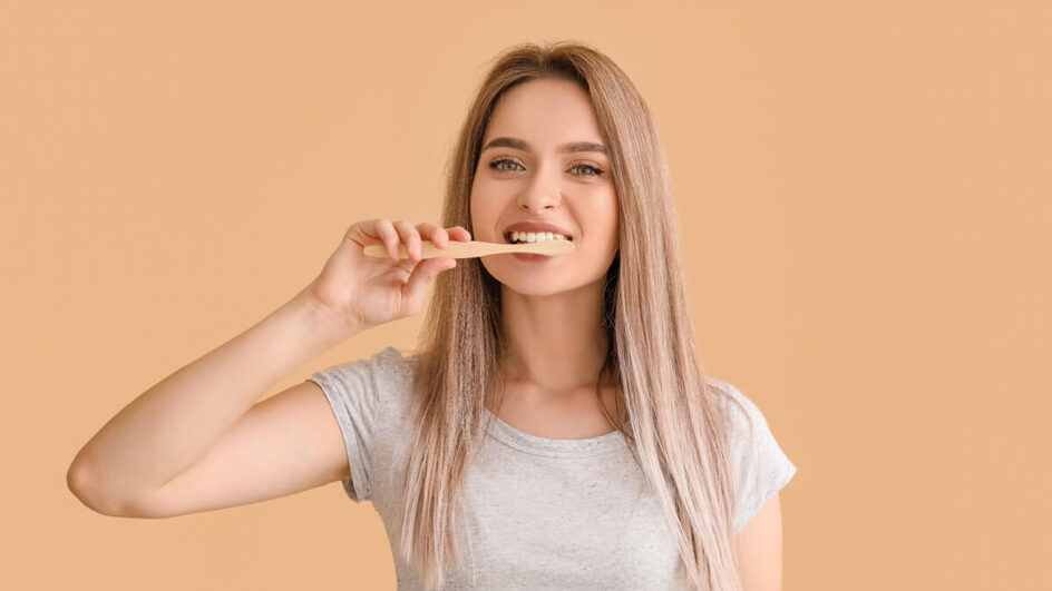 Alguns hábitos ajudam a manter os dentes saudáveis (Imagem: Pixel-Shot | Shutterstock)