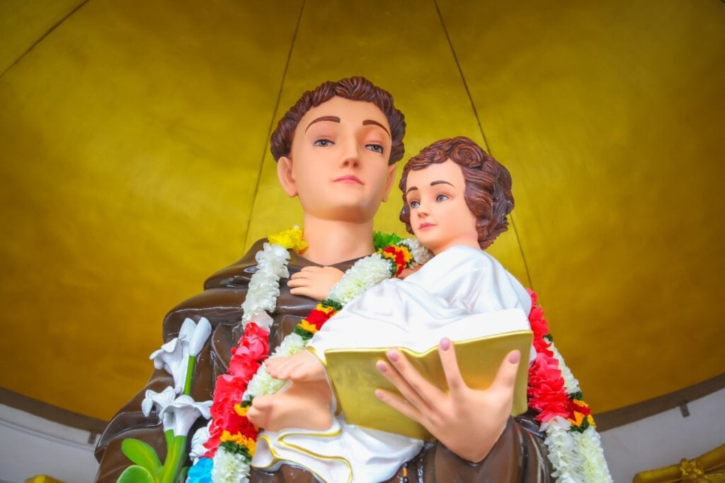 Santo Antônio é conhecido como o santo casamenteiro (Imagem: Immaculate | Shutterstock)