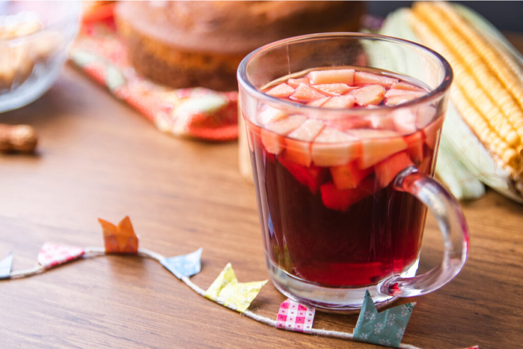 Vinho quente sem álcool (Imagem: DihandraPinheiro | Shutterstock)