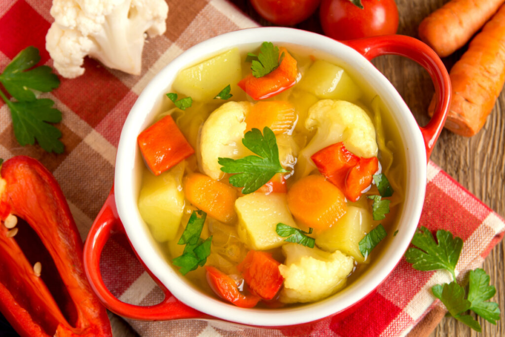 Sopa de legumes (Imagem: Oksana Mizina | Shutterstock)
