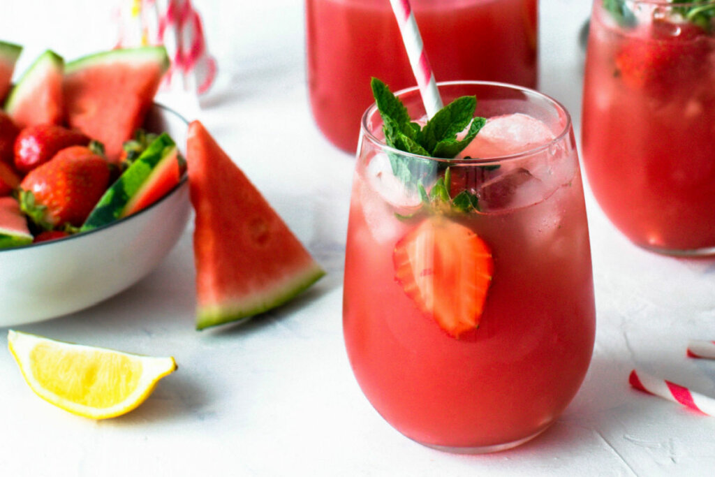 Suco de morango, melancia e limão (Imagem: Rawpixel.com | Shutterstock)