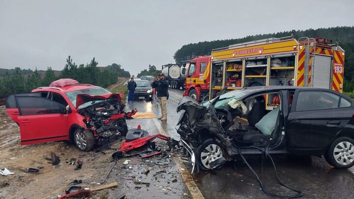 Mãe e filho morrem em grave acidente na BR-282, em Lages