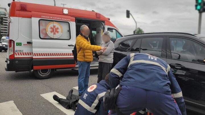 Acidente com motociclista deixa trânsito caótico na Beira-Mar Norte em Florianópolis
