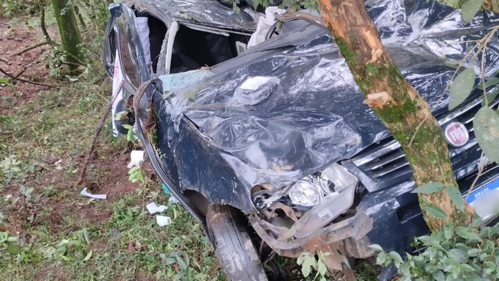 Acidente mata homem e deixa carro destruído no Meio-Oeste de SC (3)