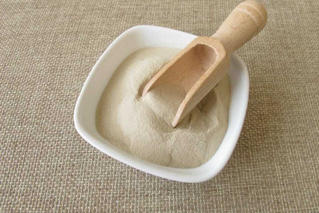 O ágar-ágar pode ser utilizado em receitas para dar liga (Imagem: Heike Rau | Shutterstock)