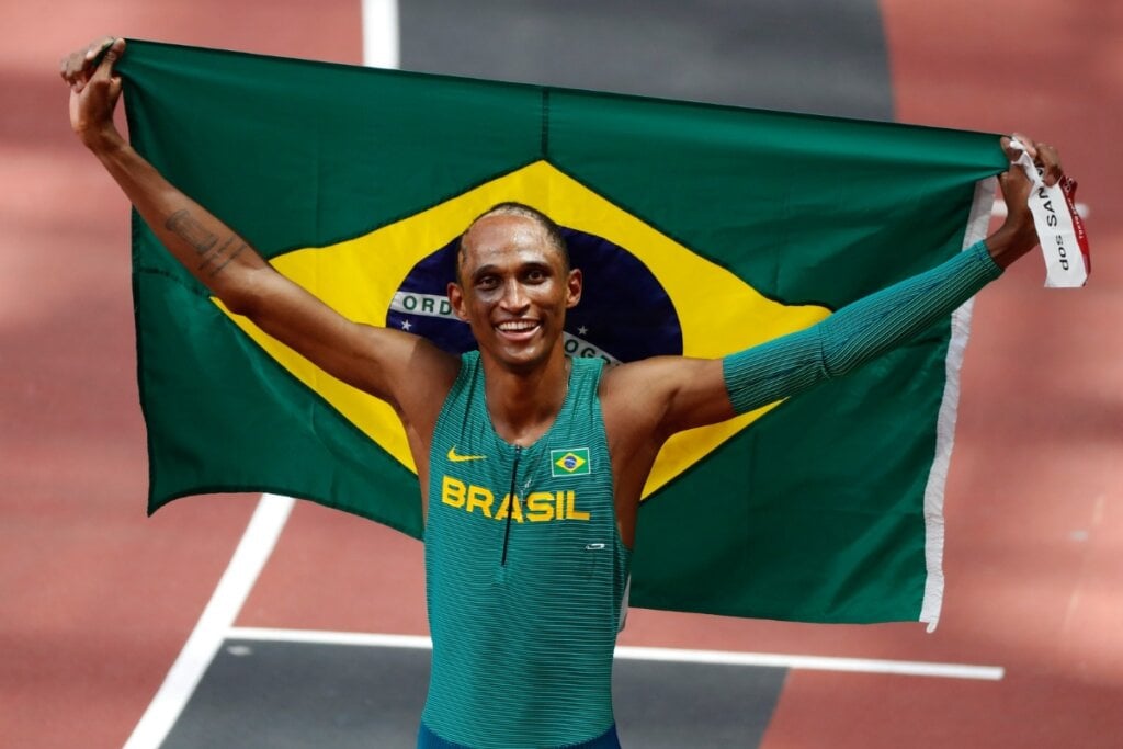 Alison dos Santos tem grandes chances de sair com o ouro no salto com barreiras (Imagem: A.RICARDO | Shutterstock)