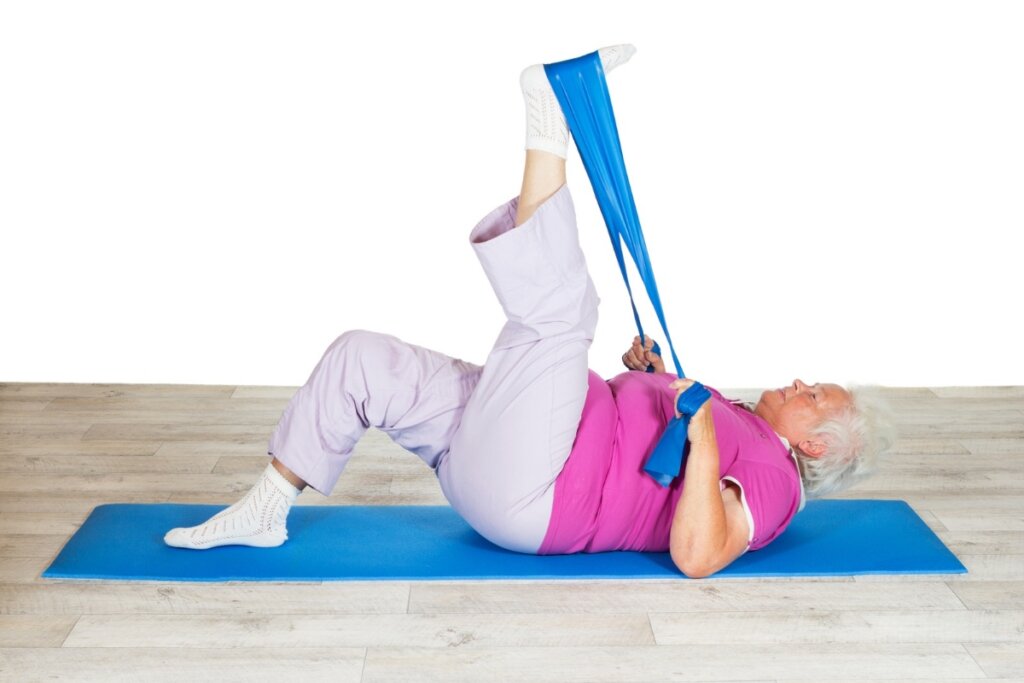 Alongamento para a parte posterior da coxa tamb&eacute;m melhora a flexibilidade (Imagem: Martina Osmy | Shutterstock)