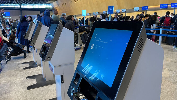Apagão cibernético mundial causa atrasos em voos no Aeroporto de Florianópolis