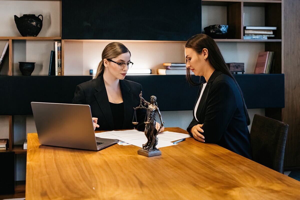 Algumas áreas do Direito são mais requisitadas no mercado (Imagem: wedmoments.stock | Shutterstock)
